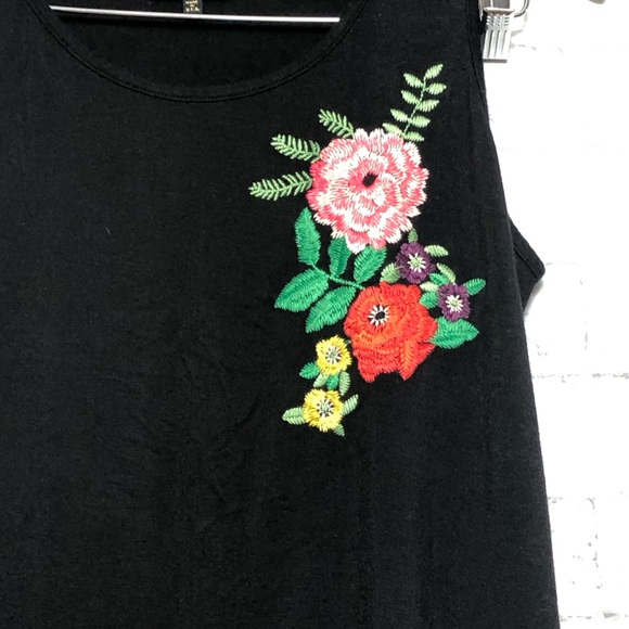 W5 Black Embroidered sleeveless top Size S - Picture 3 of 5